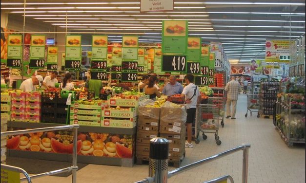 Asociaţia Forţa Fermierilor: Vânzările producătorilor români din centrele comerciale s-au prăbuşit cu 50%